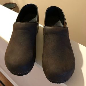 Men’s Euro size 44 (US 10) Sanita Clogs - like new
